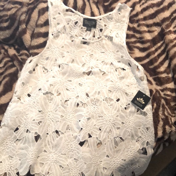 ⛱PRICEDROP 🌺LACE TOP NEW tags - Picture 1 of 5